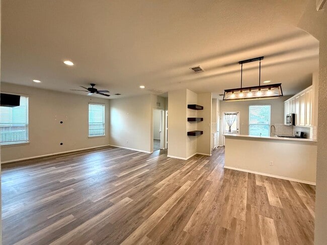 Building Photo - 249 La Dera Dr