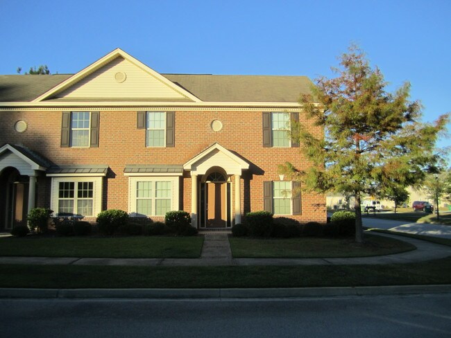 Frente - Carriage Square Homes at Morgan Pines