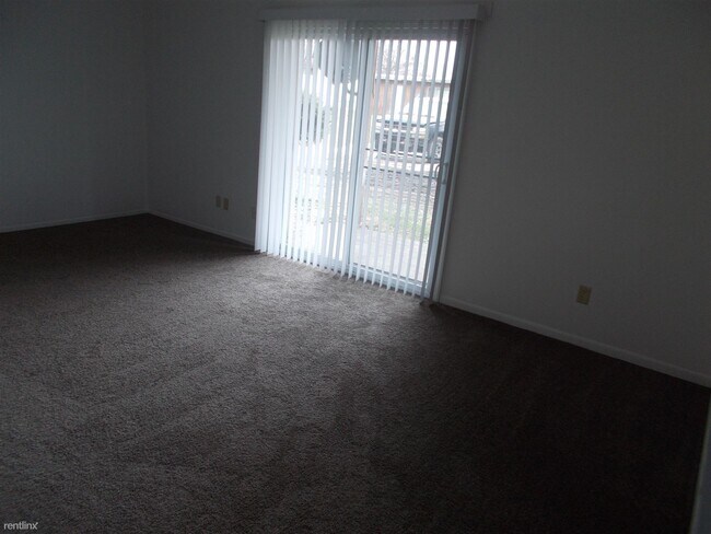Building Photo - 704 W 40th Pl