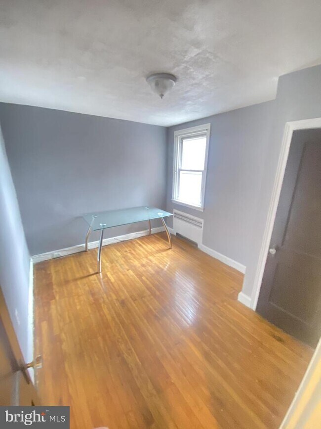 Building Photo - 109 Fern St