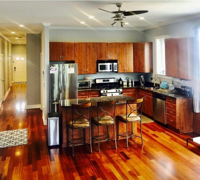 Foto del edificio - 2204 N Natchez Ave