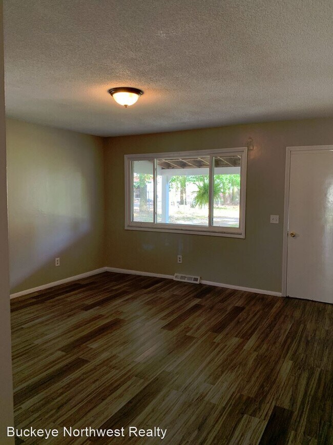 Foto del edificio - 3 br, 1.5 bath House - 554 Williamsville Ave