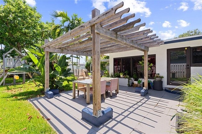 Foto del edificio - 336 SW 20th St