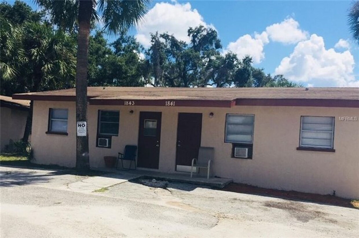 Primary Photo - Central Sarasota unit, convenient to popul...