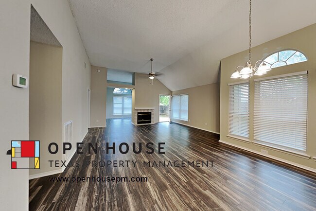 Building Photo - 2717 Salado Trl, Fort Worth