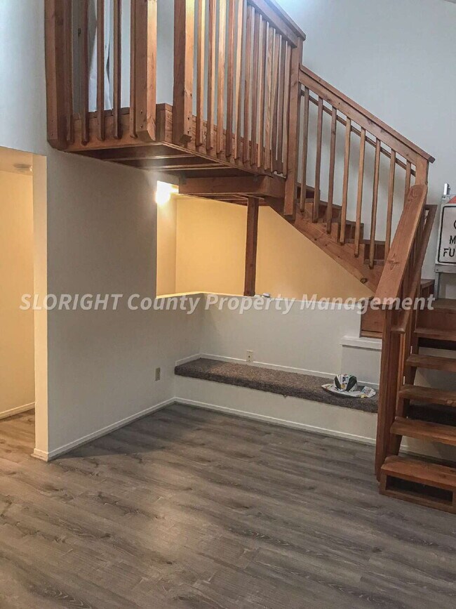 Foto del edificio - AVAILABLE NOW - 2 Bedroom plus den and loft / 2 Bathroom Condo on East Foothill in SLO