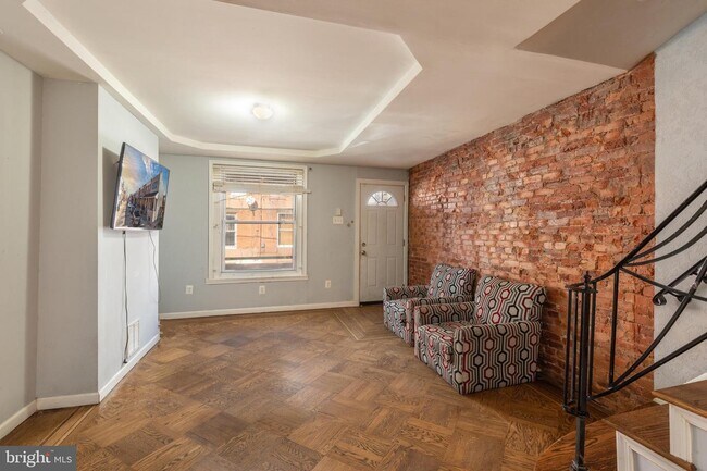 Building Photo - 2244 Pierce St