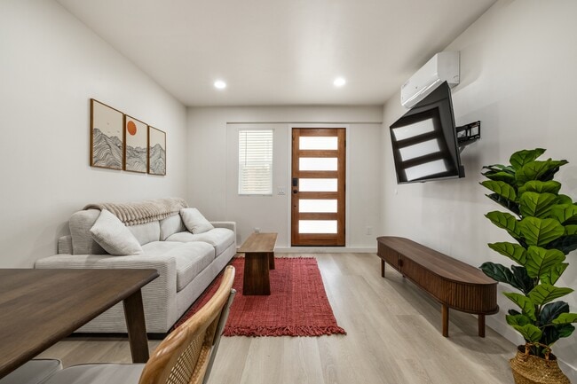 Building Photo - 4018 Riviera Dr
