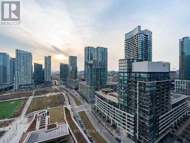 Building Photo - 4301-15-2615 Fort York Blvd