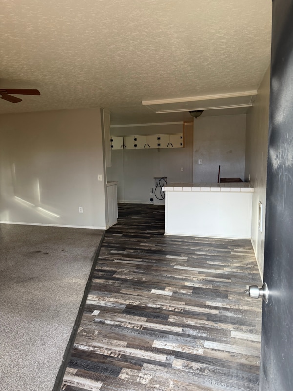 Building Photo - 606 Center St W