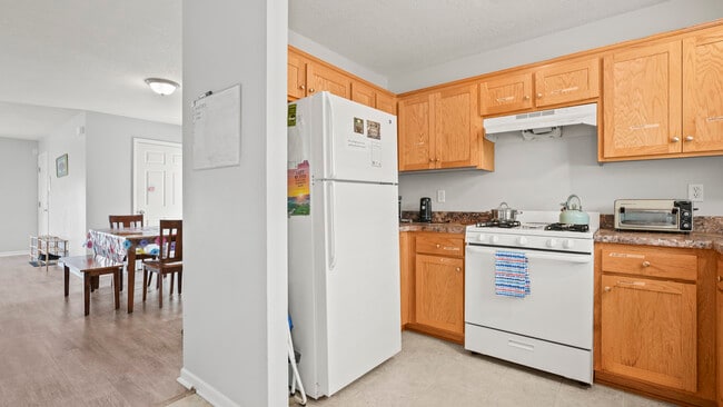 Kitchen - 11023 Askew Ave