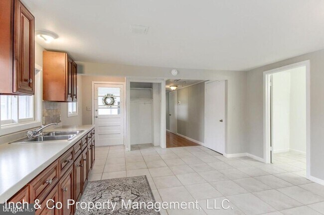 Building Photo - 3 br, 1.5 bath House - 1760 W Trindle Rd