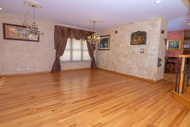 Building Photo - 4855 N Oketo Ave