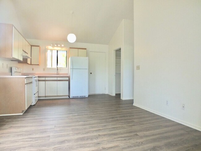 Building Photo - 7166 Aina Pono St