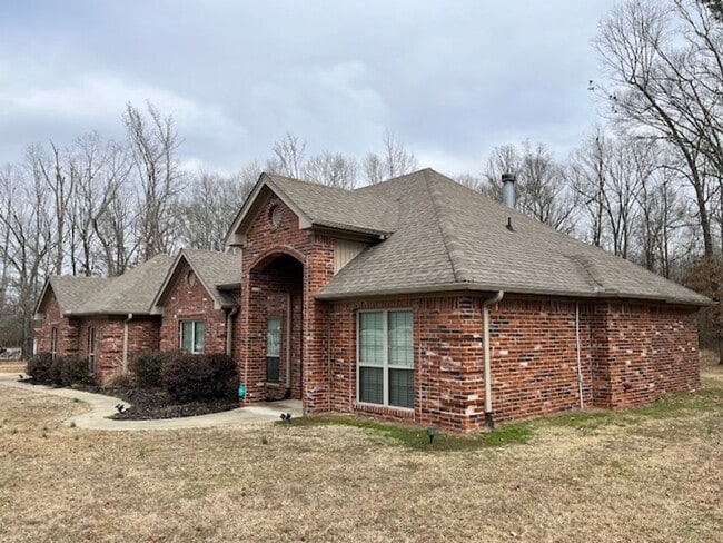 Building Photo - Very Spacious Austin House