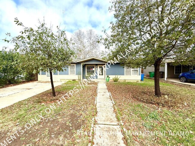 Building Photo - AVAILABLE NOW! 3 Bedroom / 2 Bath Home Nea...