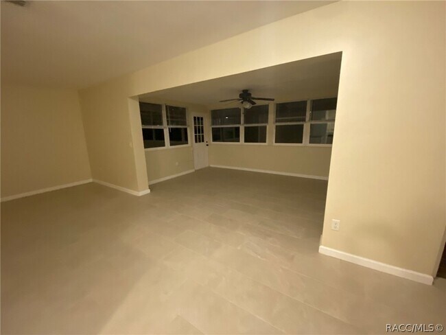 Foto del edificio - 9009 S Zanmar Dr