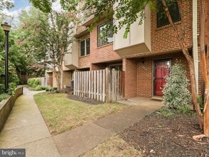 Building Photo - 1699 Kenwood Ave