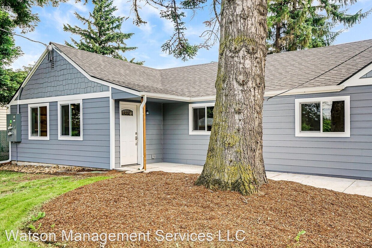Foto principal - 4 br, 2 bath House - 18610 SE Mill St A