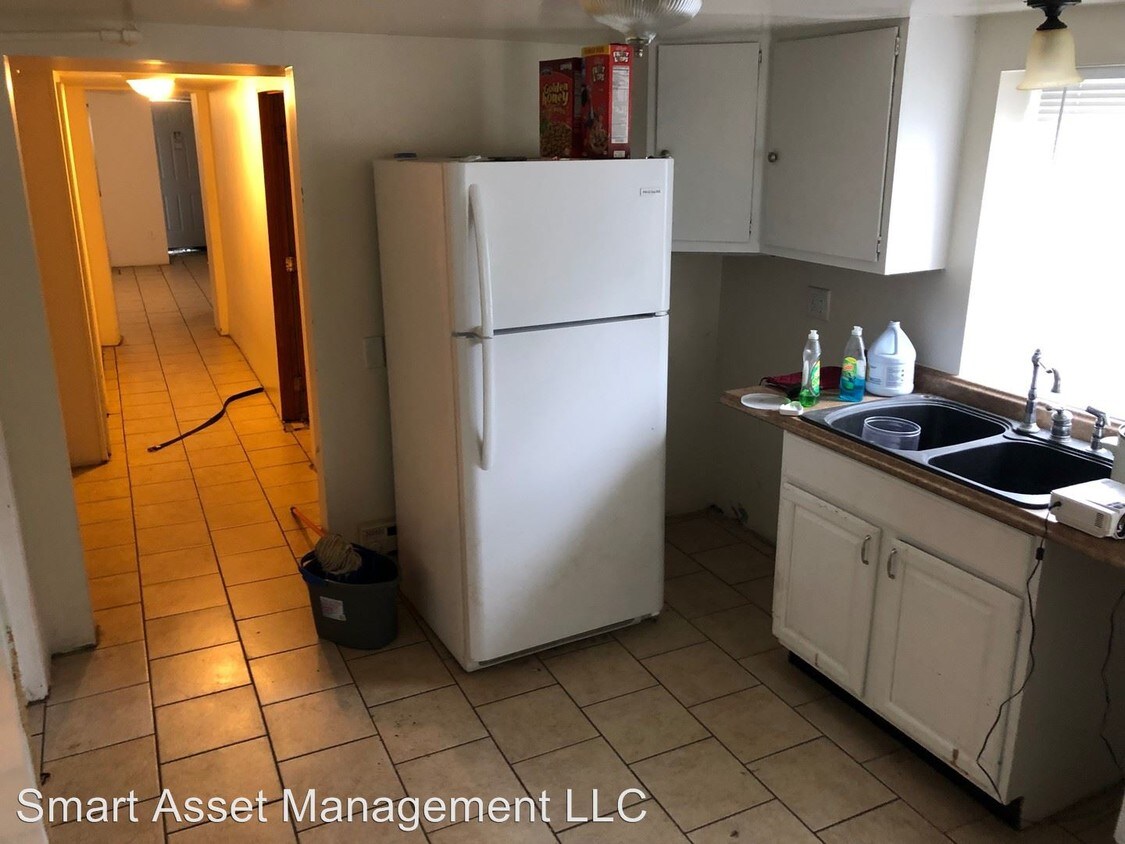 Foto principal - 1589 S Muskego Ave