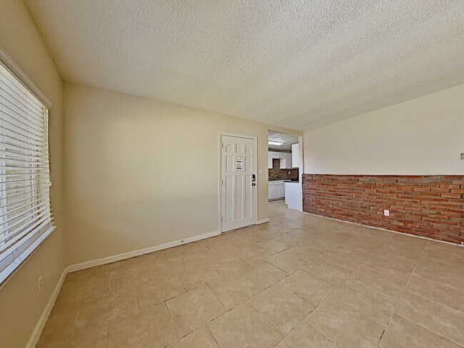Building Photo - 1405 Eboe Ave