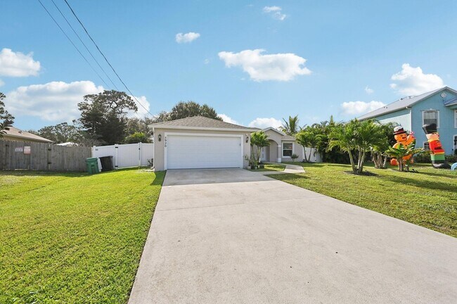 Foto del edificio - 5920 NW Wolverine Rd