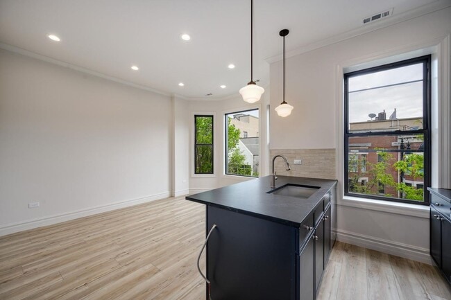 Photo - 1710 W Belmont Ave Apartment
