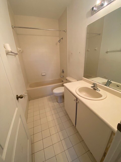Building Photo - 1692 SE 29th Ct