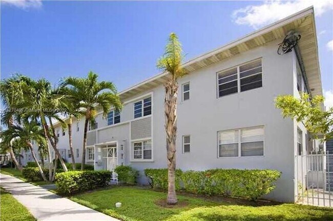 Building Photo - 7207 Bay Dr