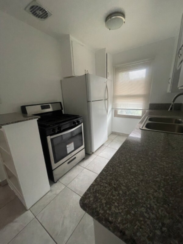 Building Photo - 8619 Belford Ave