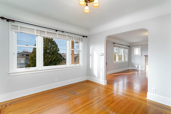 Building Photo - 1410 31st Ave