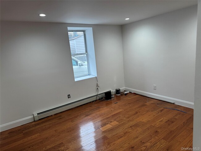 Building Photo - 2031 Tomlinson Ave
