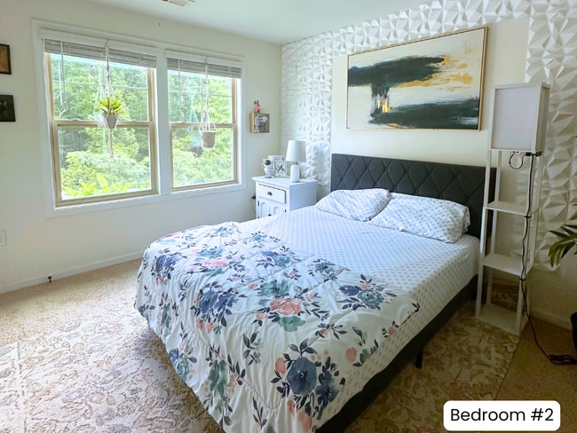 Building Photo - 1005 Longitude Dr