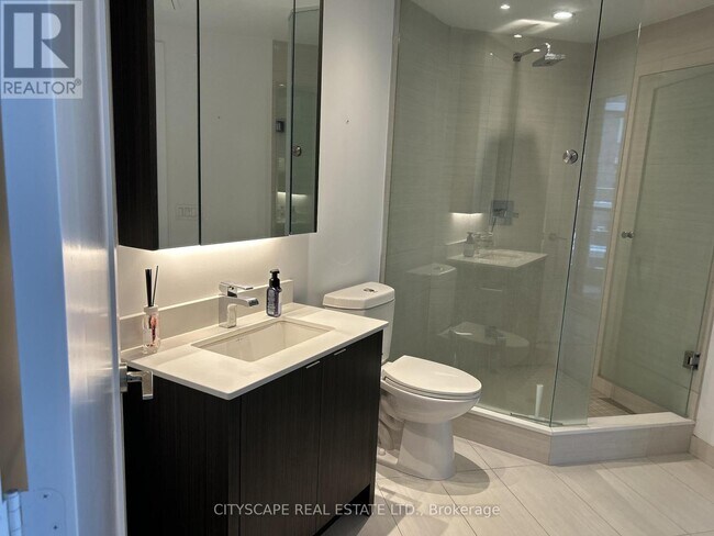 Photo du bâtiment - 1 Edgewater Dr