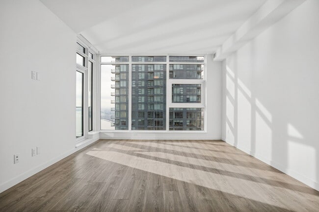 Building Photo - Pier West