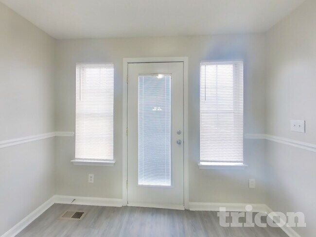Building Photo - 4074 Five Oaks Ct