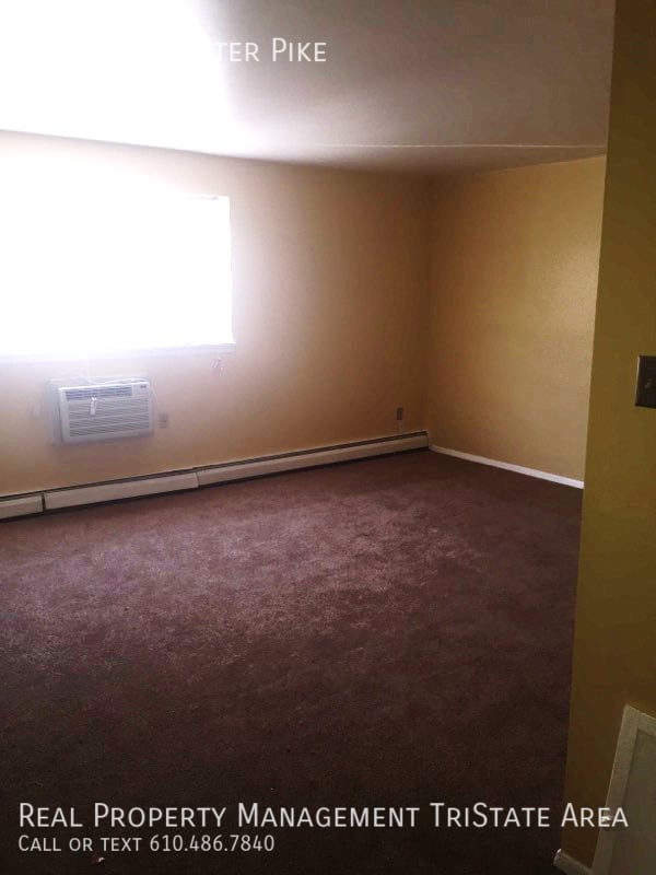 Building Photo - Perfect Location - 2BD 1BTH Birchwood Condo