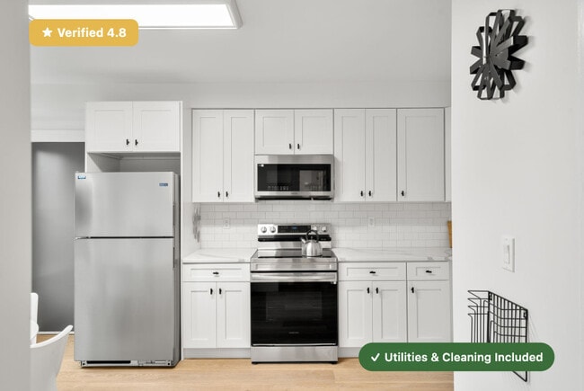 Foto del edificio - Furnished Bedroom with Private Ensuite Bath in Brighton!