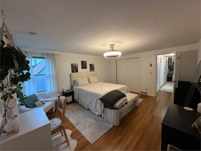 Foto del edificio - 4945A S Lake Dr