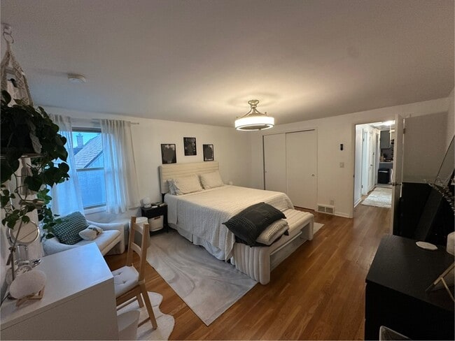 Building Photo - 4945A S Lake Dr