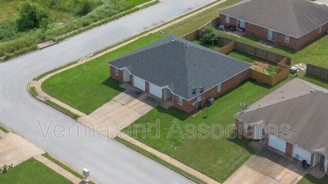 Foto del edificio - 256 Graystone Cir