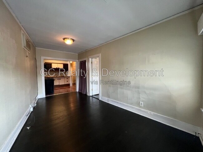 Foto del edificio - 532 Crescent Blvd