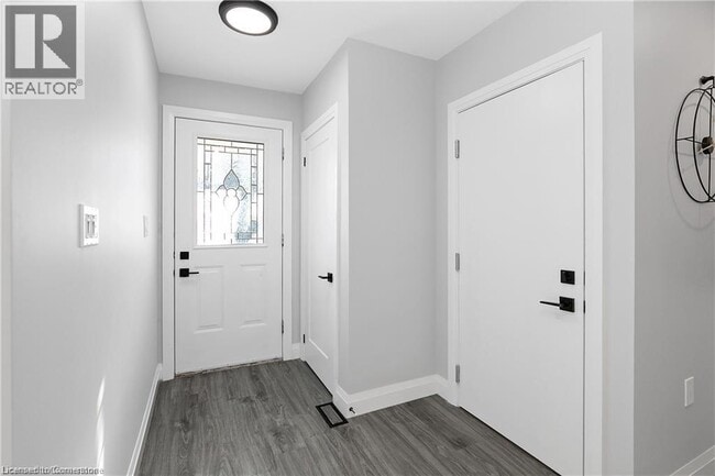 Building Photo - 254 W 31st St