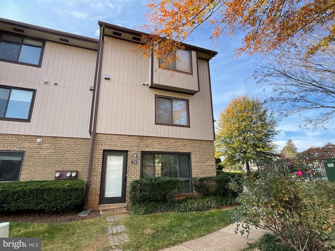 1789 Westwind Way, McLean, VA 22102 Apartment for Rent in McLean, VA