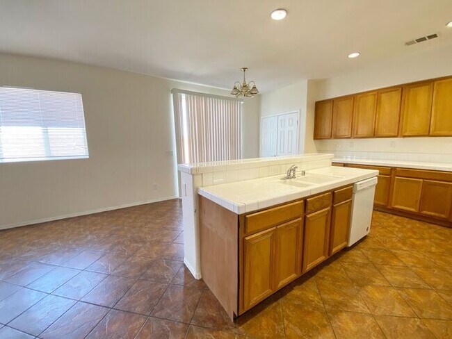 Foto del edificio - 5 bed 4 bath + Loft