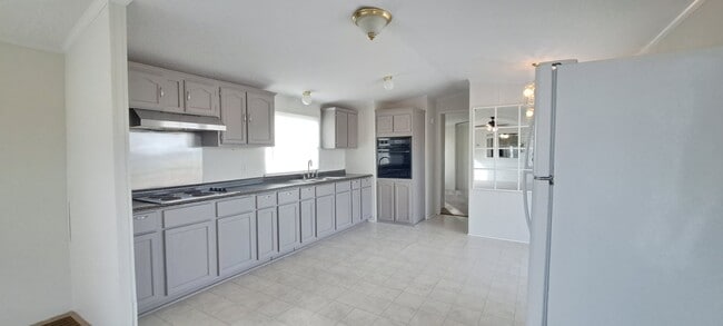 Building Photo - 207 Princeton Rd