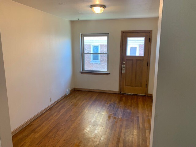 Foto del edificio - 6615 W Center St