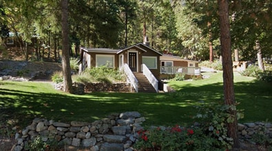 Building Photo - 12695-12705 S Lakeshore Rd