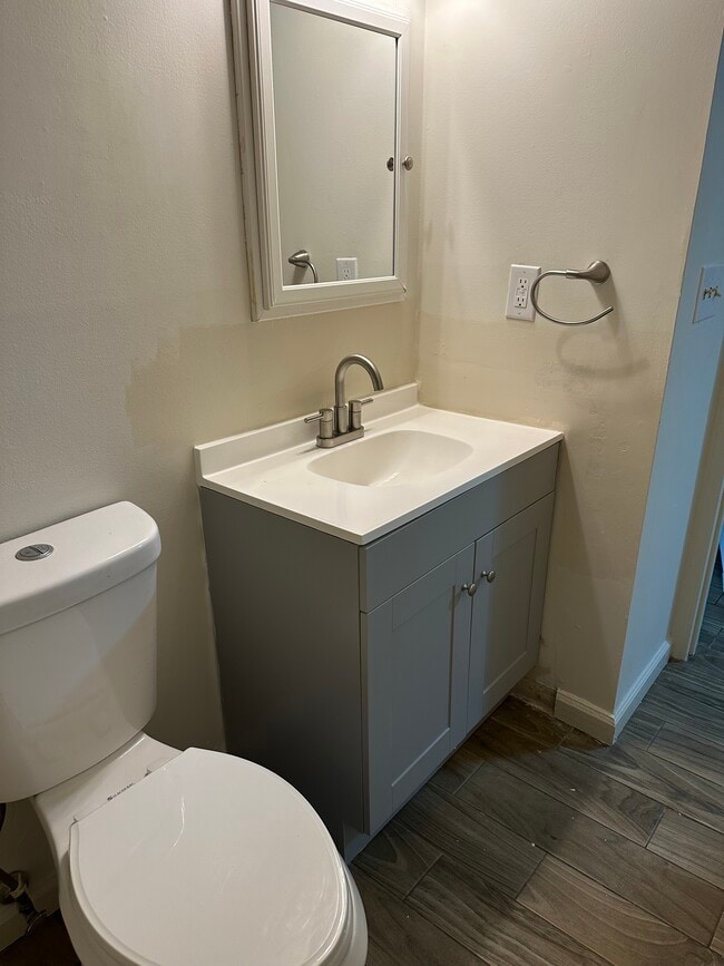 Building Photo - 32 Country Place Ct