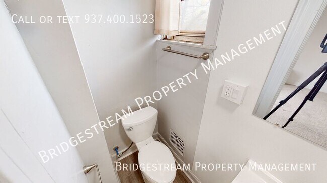 Building Photo - ALL UTILITIES INCLUDED! - Upstairs 1 bedro...